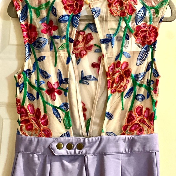 Embroidered dress open back small - Picture 4 of 12